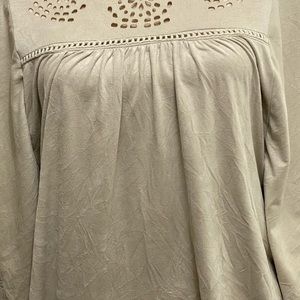 Maurice’s butterfly sleeve top w/cut out design